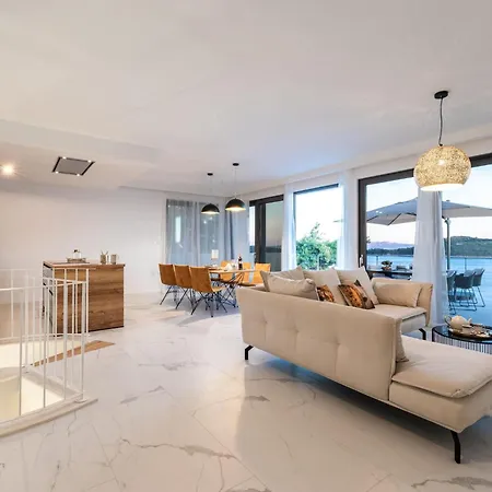 Desire - Three Bedroom With Pool And Sea View Prizba