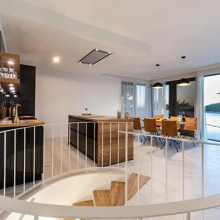 Desire - Three Bedroom With Pool And Sea View Prizba