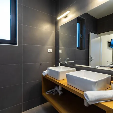 Desire - Three Bedroom With Pool And Sea View Prižba