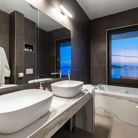 Desire - Three Bedroom With Pool And Sea View *
