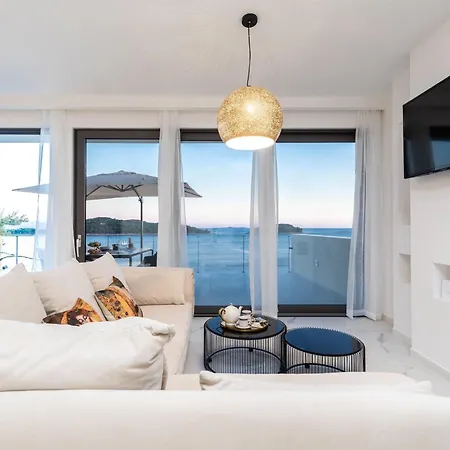 Villa Desire - Three Bedroom With Pool And Sea View *