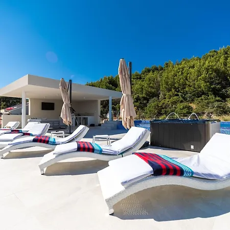 Desire - Three Bedroom With Pool And Sea View Villa *